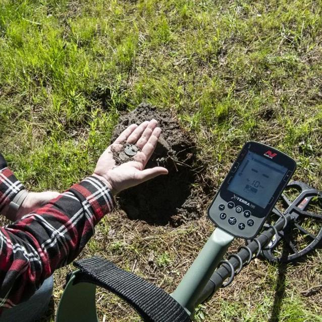 Minelab X-Terra Pro: راهنمای کامل استفاده از فلزیاب برای جستجو در سواحل و زمین‌های مختلف